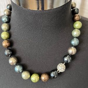 Shimmer Pearl type necklace